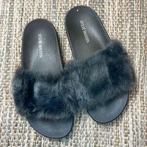 Steve Madden Softy Size 6M Faux Fur Gray Slides